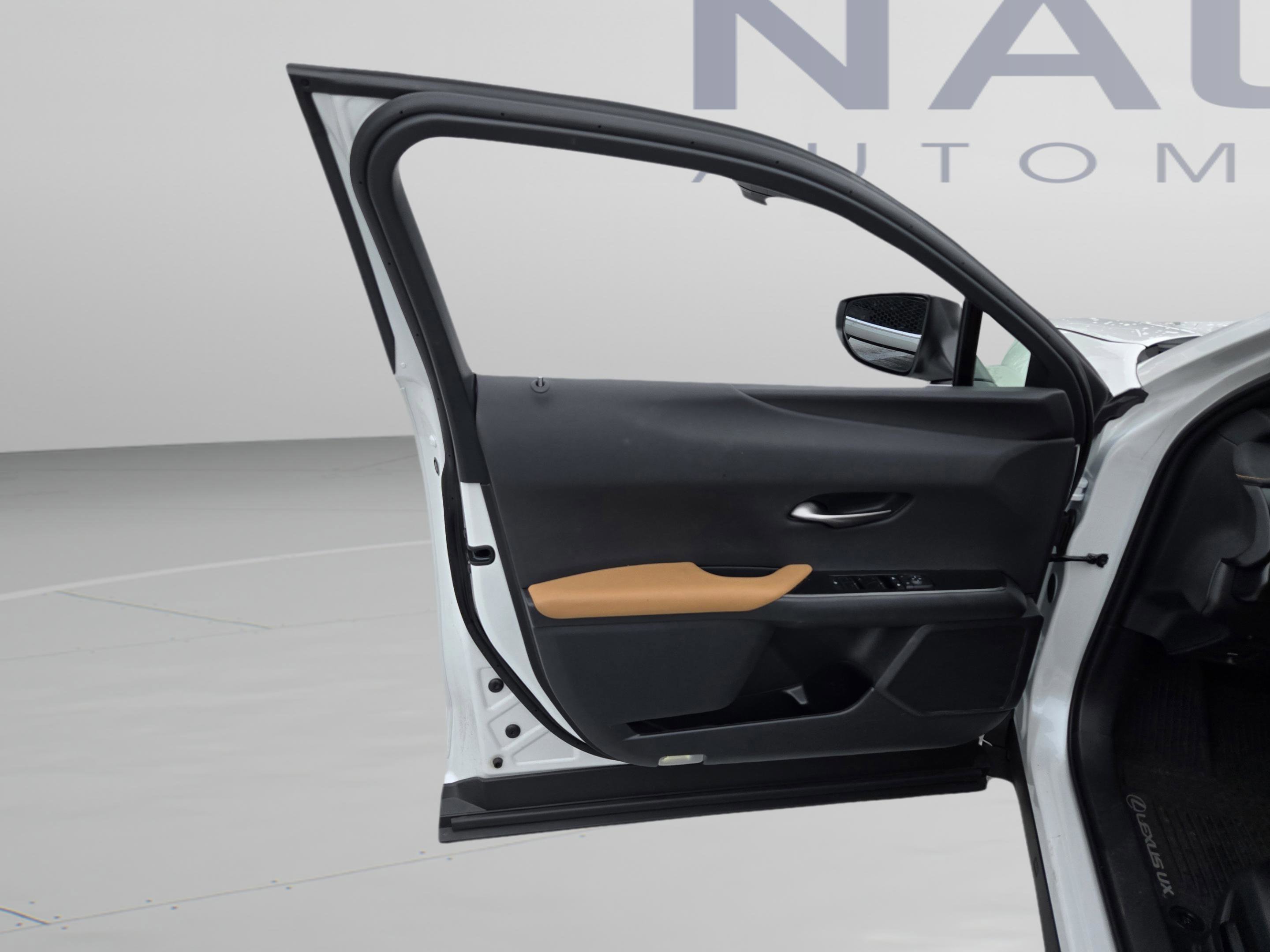 Used 2025 Lexus UX 300h FWD w/ Accessory Package (Z2) image 9