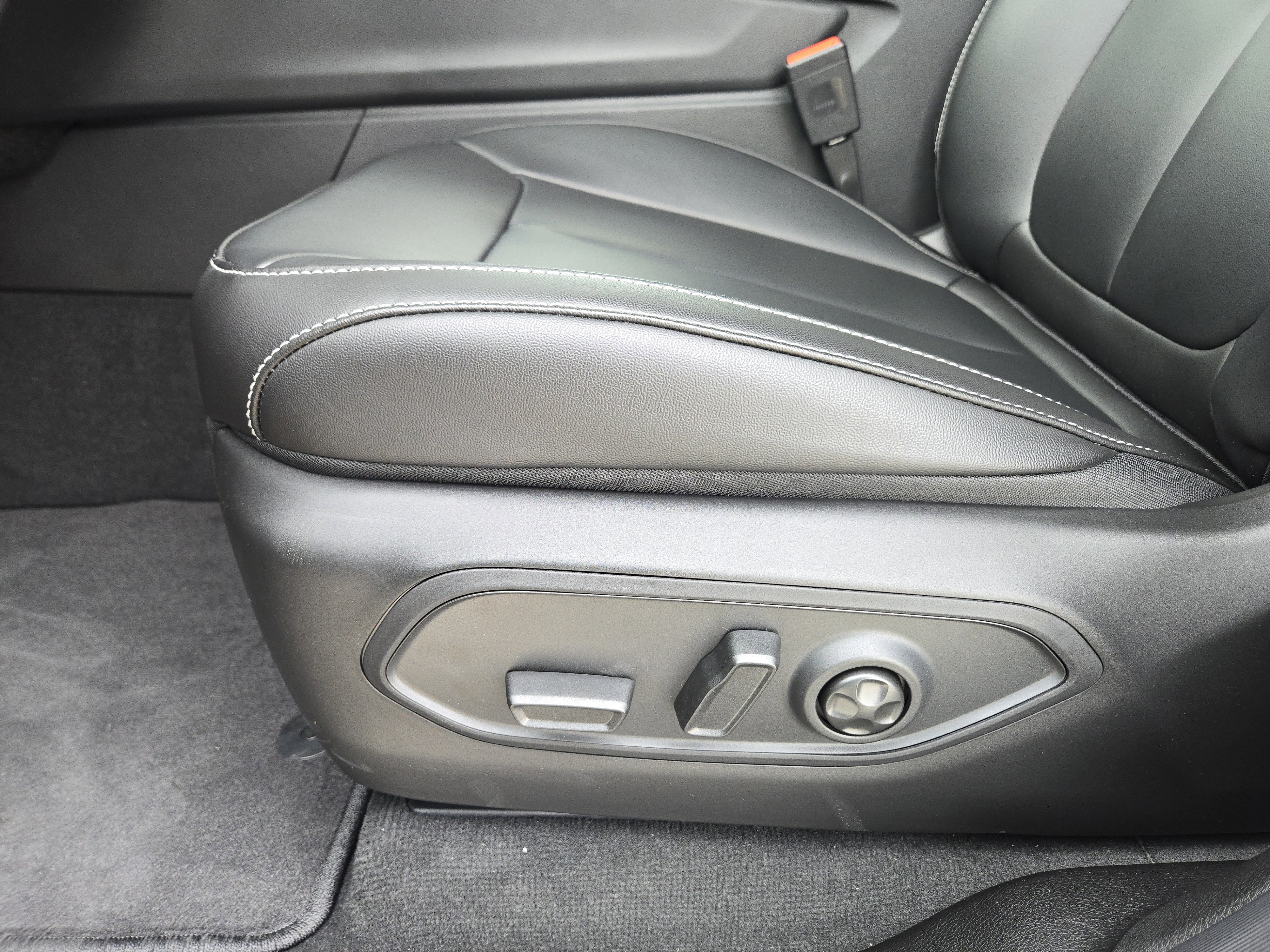 New 2025 Jeep Grand Cherokee L Limited w/ Black Appearance Package image 19