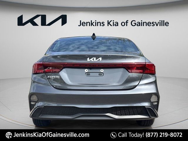 Used 2023 Kia Forte LXS w/ LXS Technology Package FWD image 4