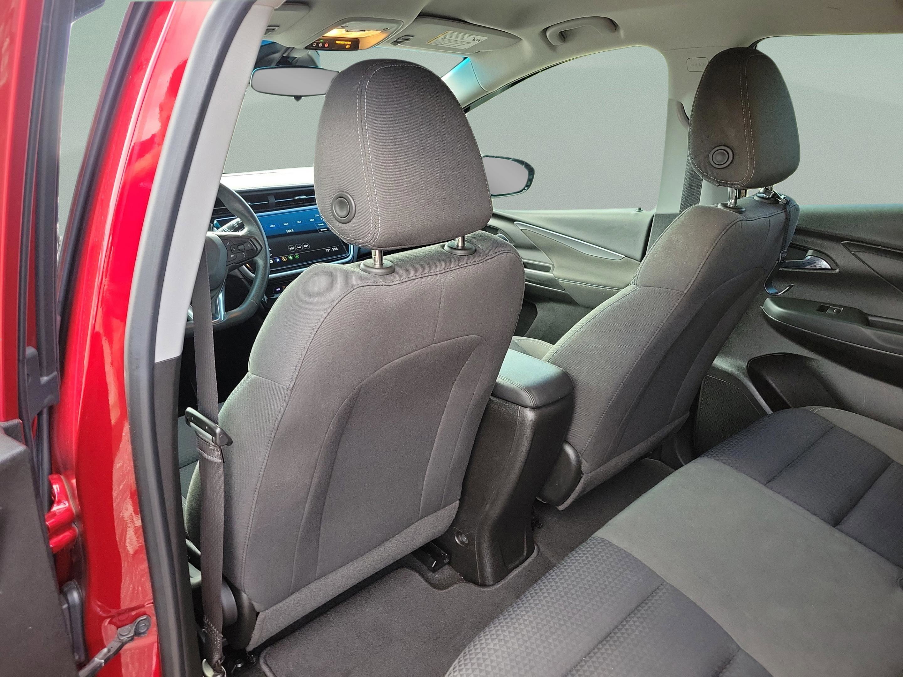 Used 2023 Chevrolet Bolt LT image 9