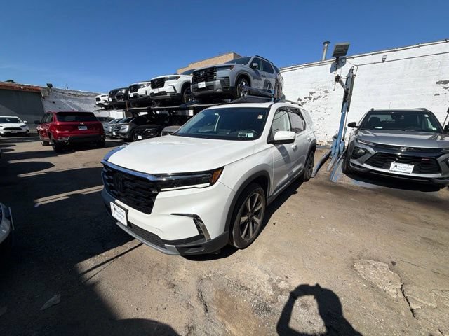 Certified 2023 Honda Pilot Touring image 1