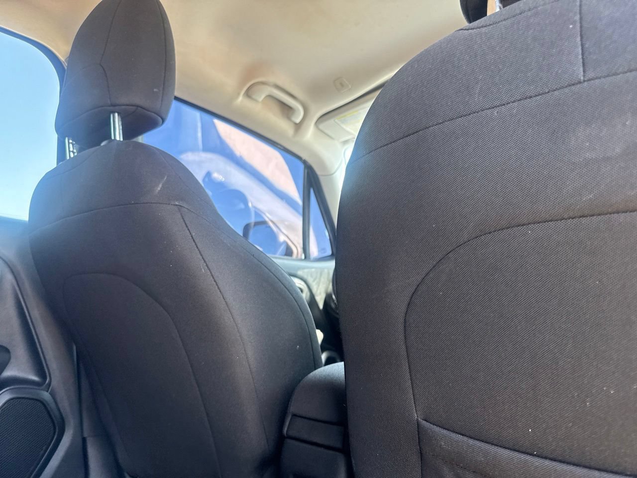 Used 2019 Jeep Renegade Latitude FWD image 28