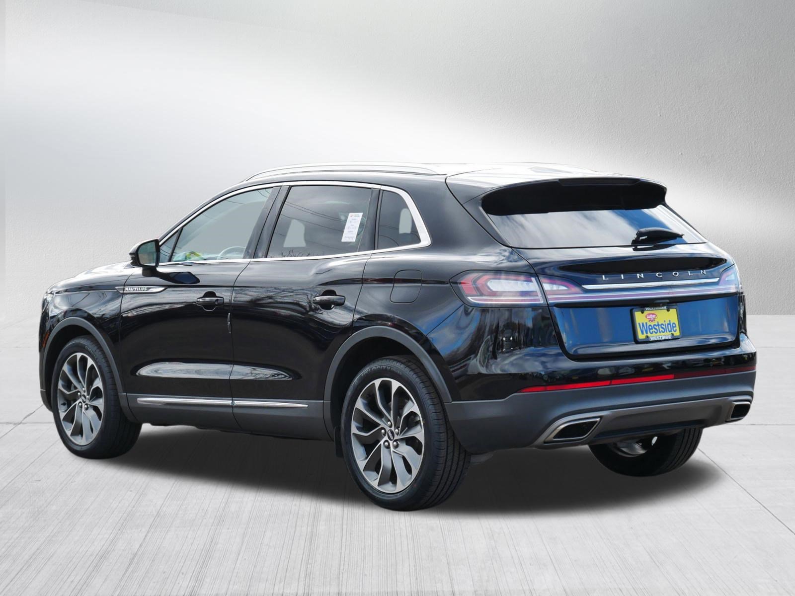 Used 2022 Lincoln Nautilus Reserve image 5