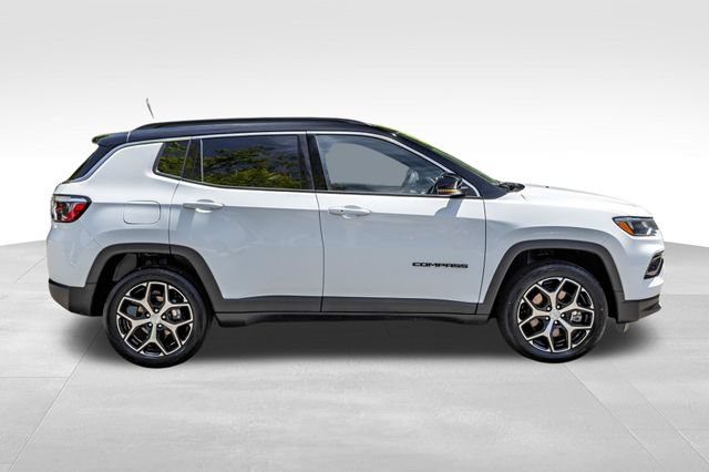 Used 2024 Jeep Compass Limited AWD/4WD image 4