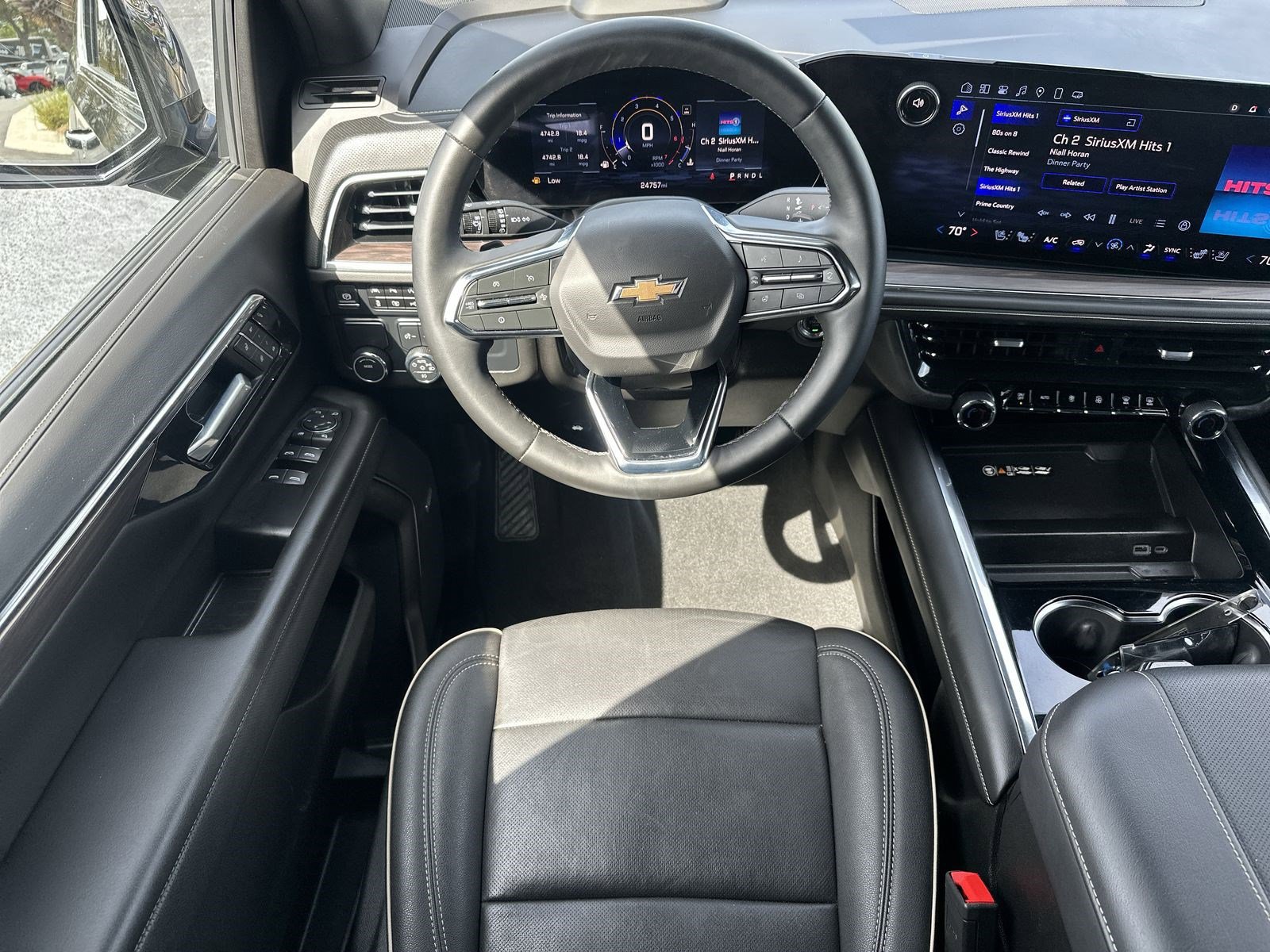Used 2025 Chevrolet Suburban Premier RWD image 53