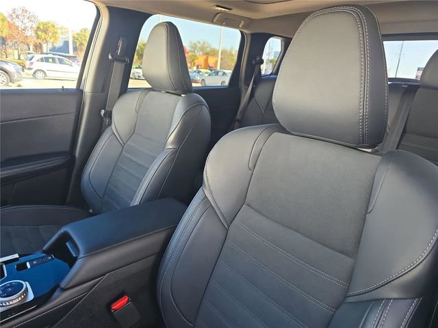 Used 2025 Mitsubishi Outlander SE image 18