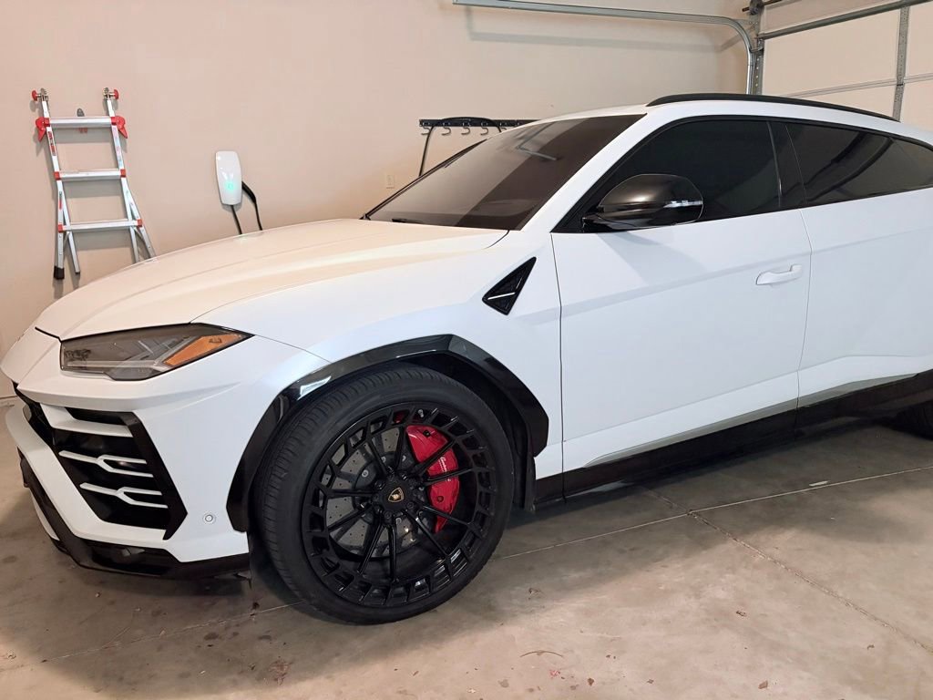 Used 2019 Lamborghini Urus AWD/4WD image 3