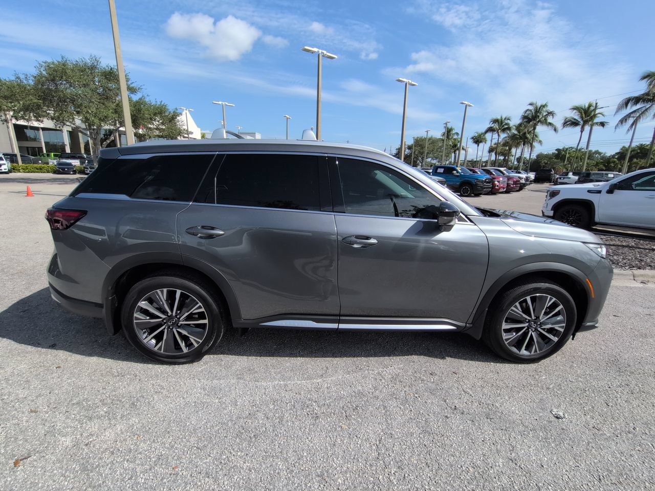 Used 2026 INFINITI QX60 Luxe w/ Cargo Package FWD image 4