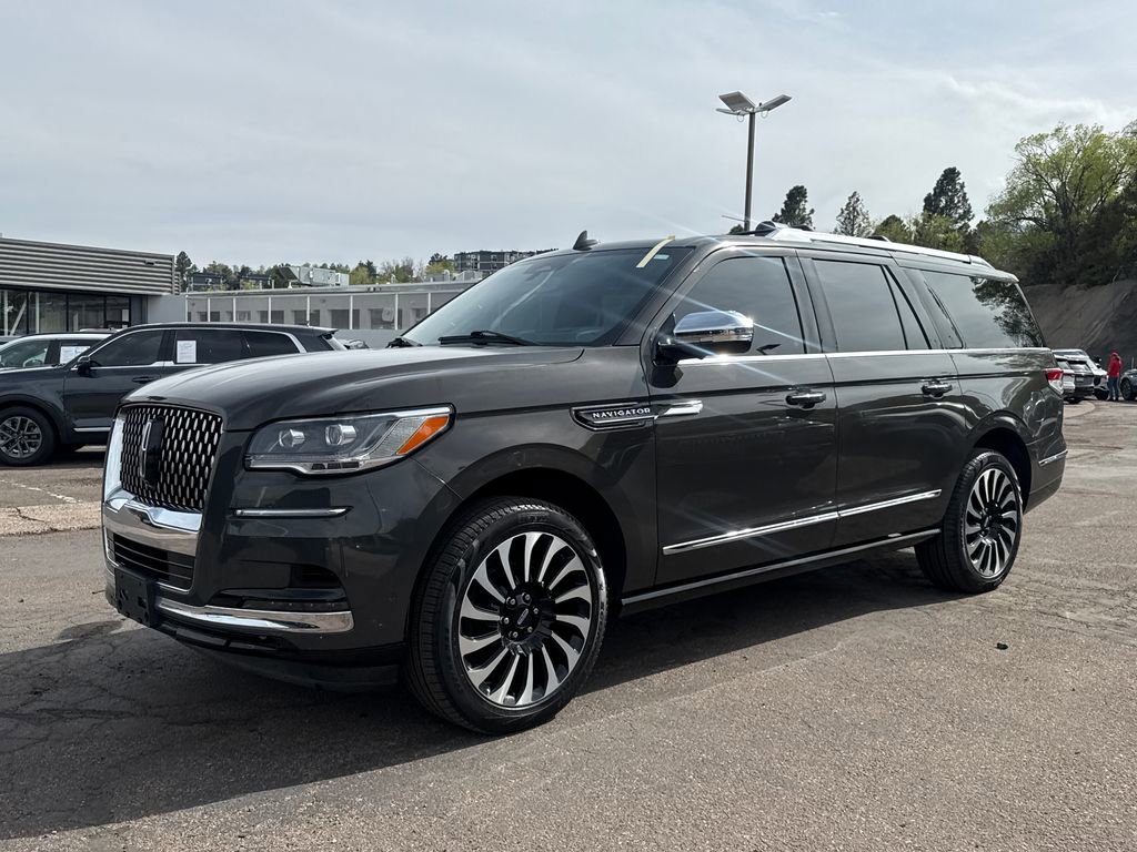 Certified 2024 Lincoln Navigator L Black Label AWD/4WD image 3