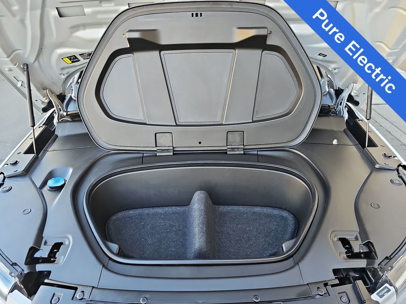 Used 2022 Volvo XC40 P8 Recharge Plus AWD/4WD image 13