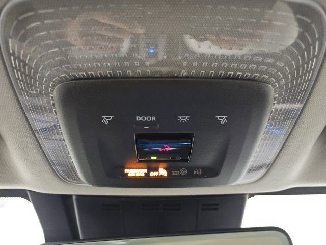 Used 2025 Toyota Prius XLE image 27