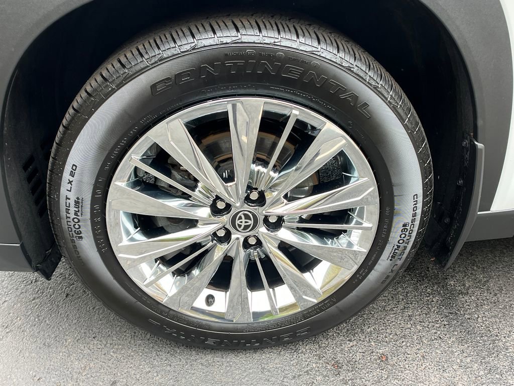 Used 2025 Toyota Grand Highlander AWD image 26