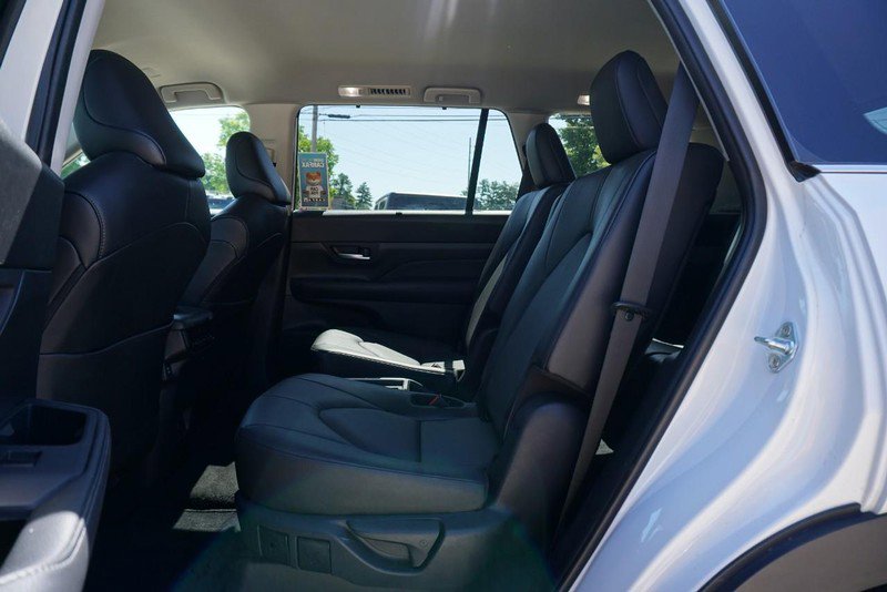 Used 2025 Toyota Grand Highlander FWD image 25