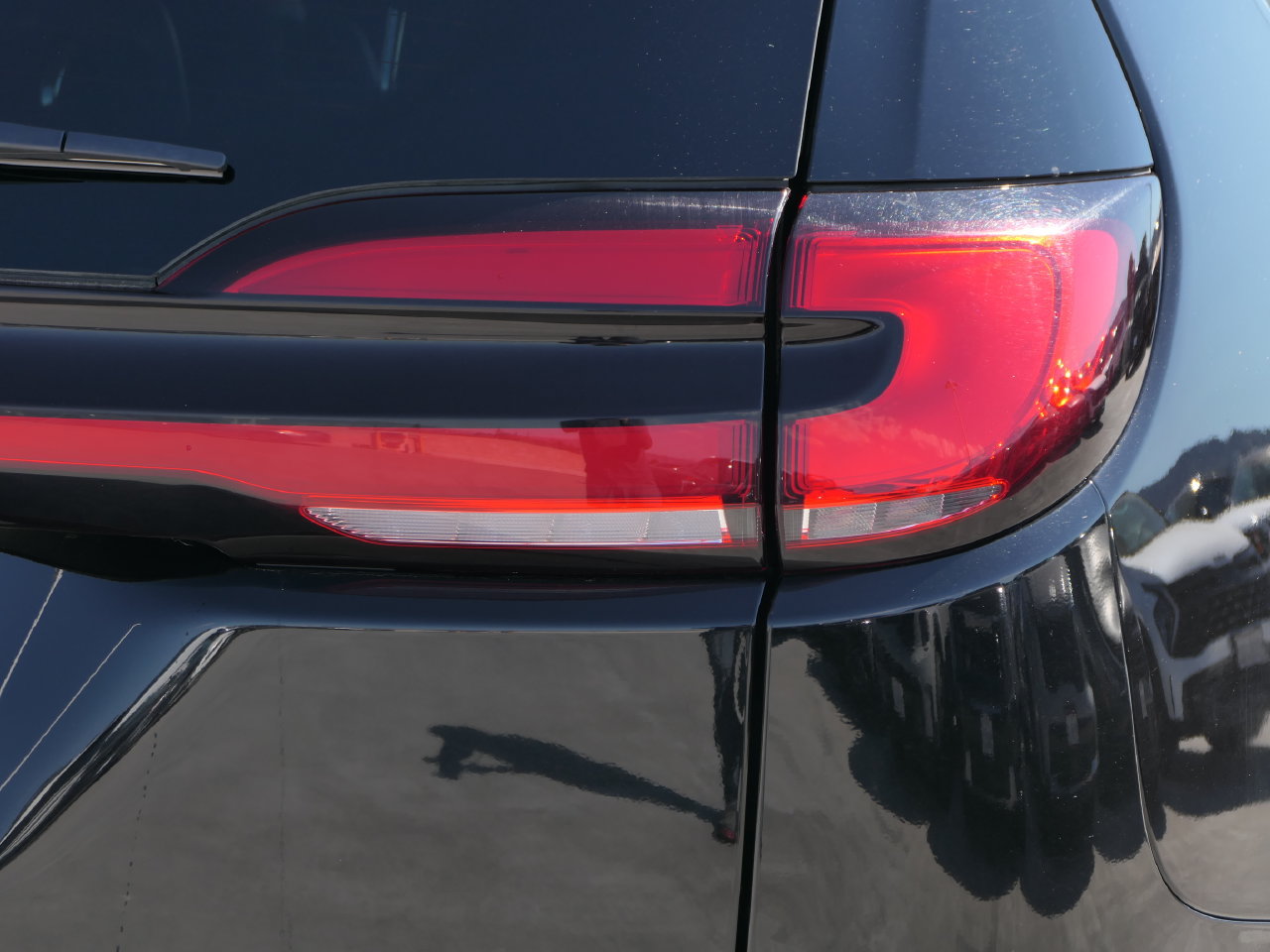 Used 2024 Chrysler Pacifica Limited FWD image 4