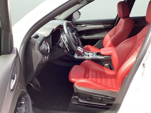 Used 2024 Alfa Romeo Stelvio Veloce image 17