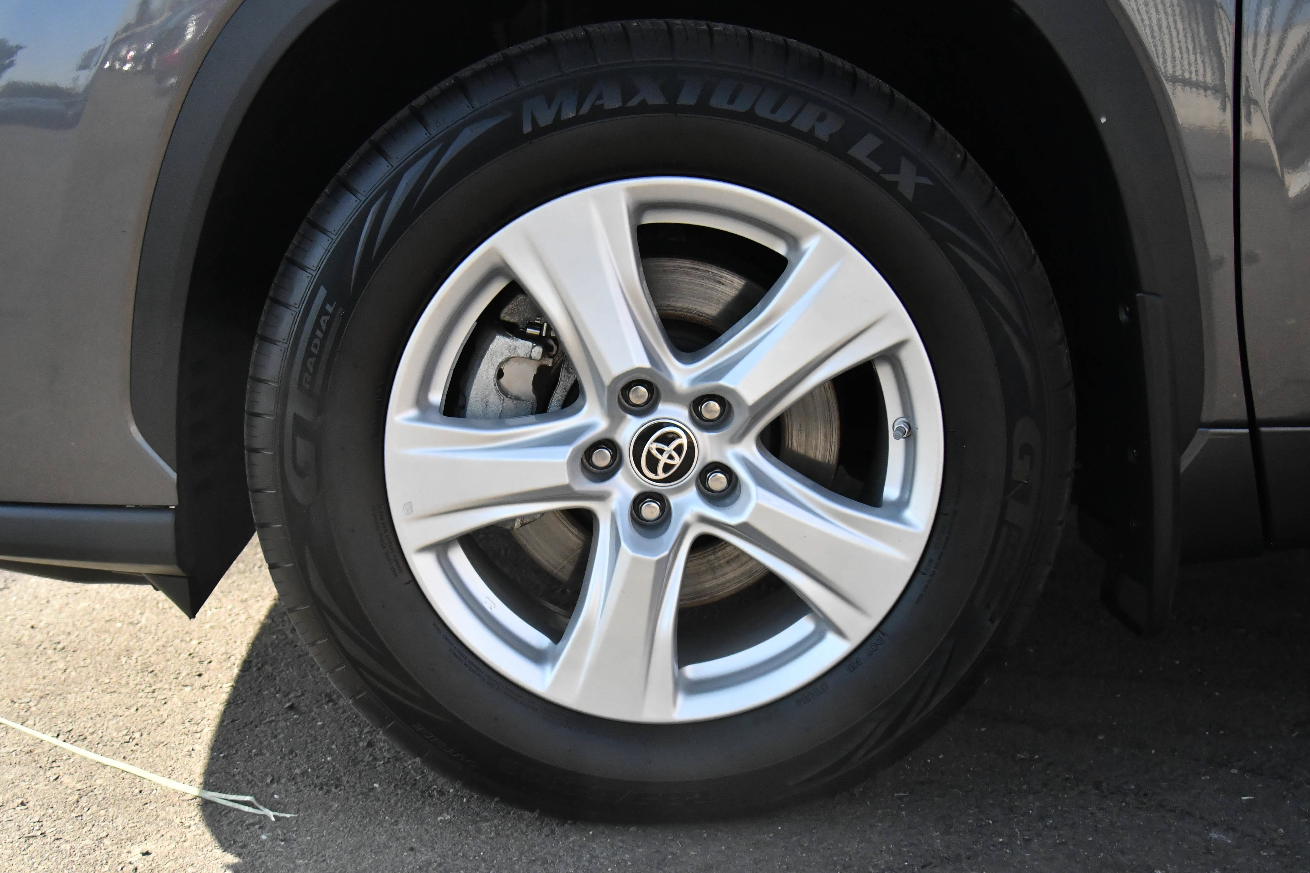 Used 2021 Toyota Highlander L FWD image 12