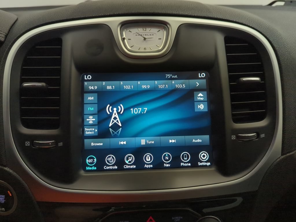 Used 2022 Chrysler 300 Touring L RWD image 17