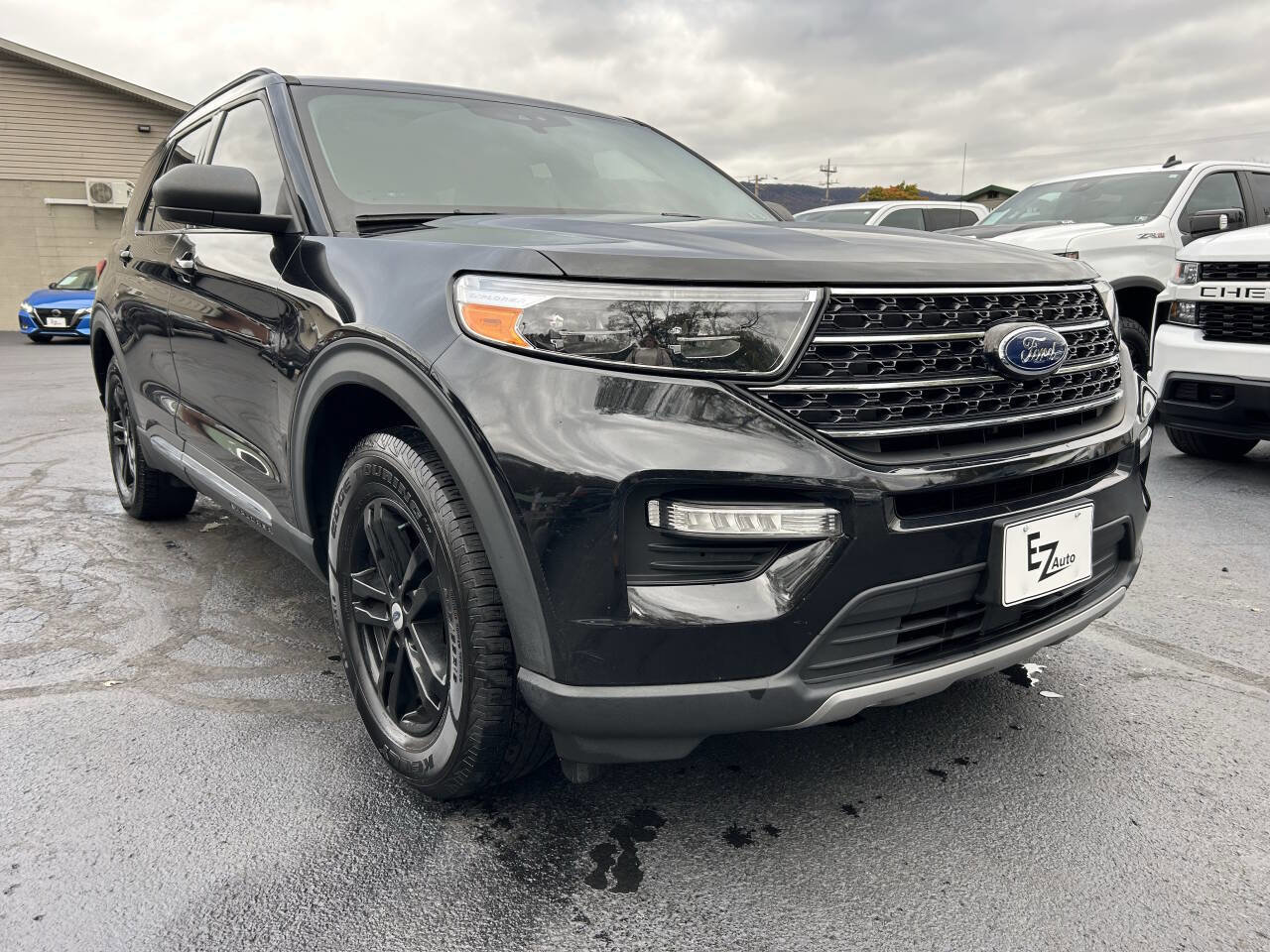 Used 2021 Ford Explorer XLT w/ Equipment Group 202A image 3