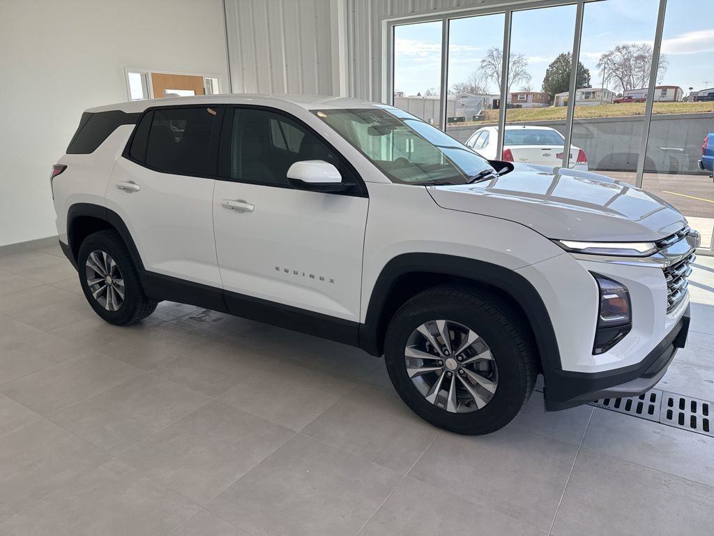 Used 2025 Chevrolet Equinox LT image 3