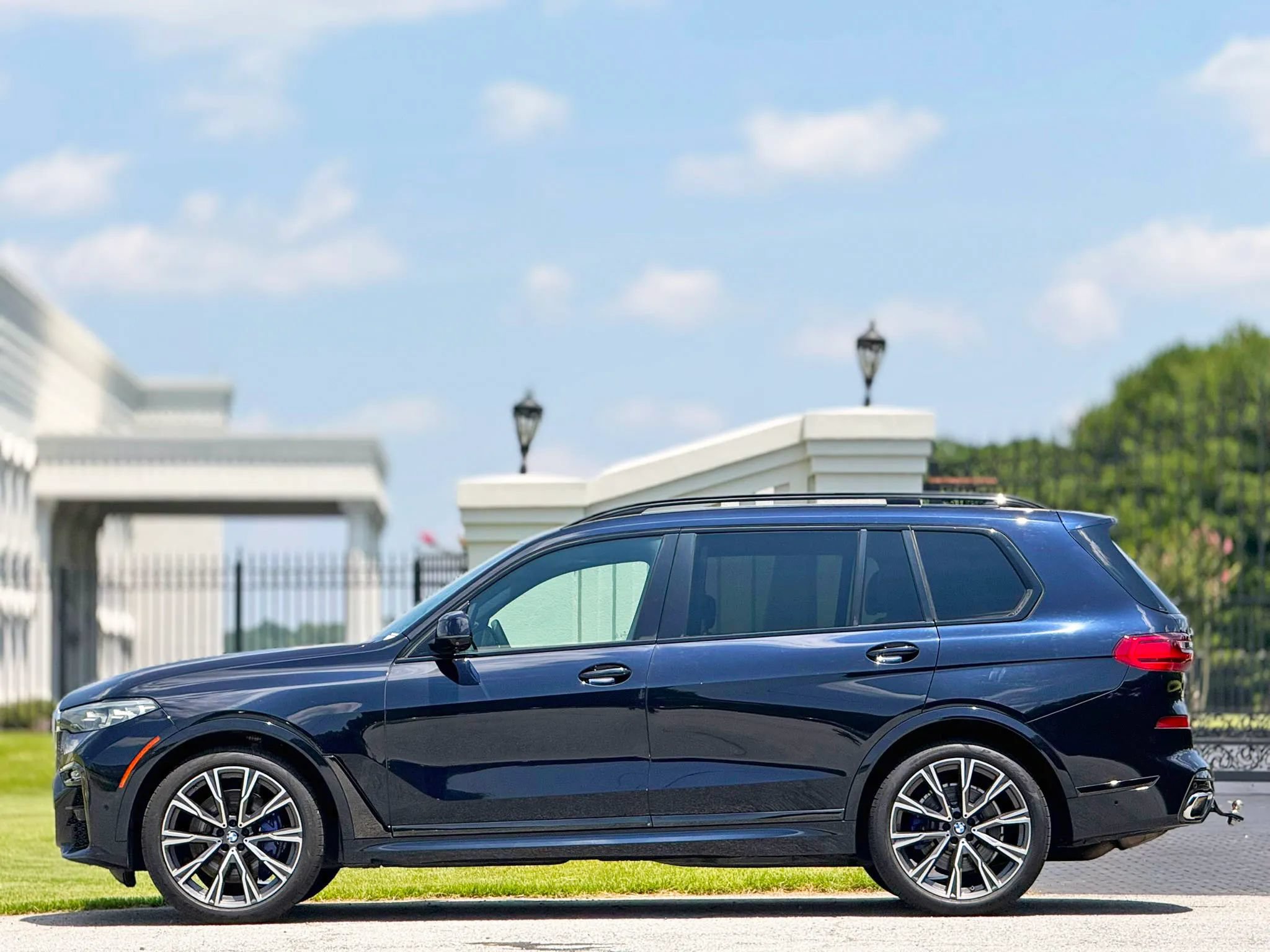 Used 2019 BMW X7 xDrive50i w/ M Sport Package AWD/4WD image 7
