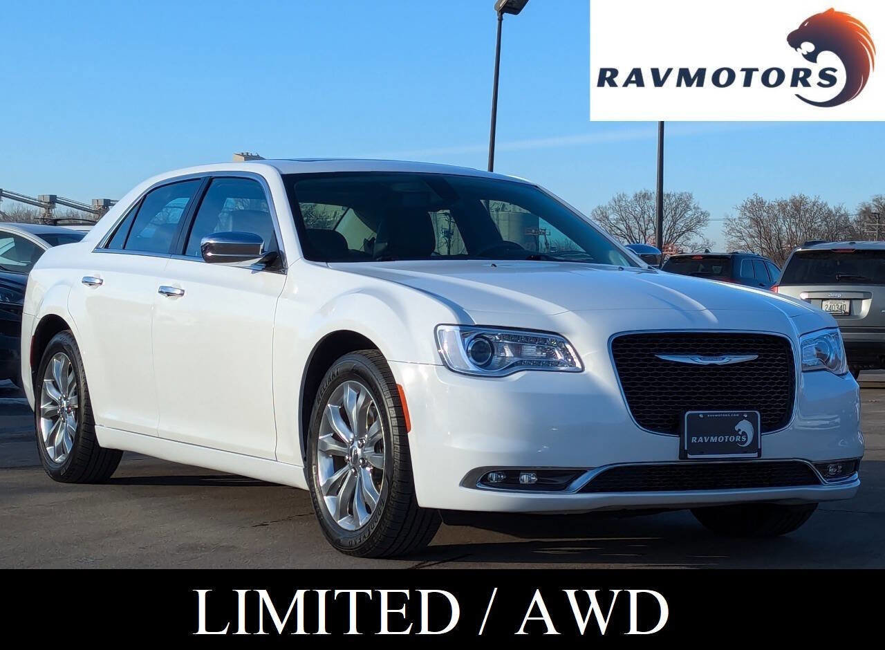 Used 2020 Chrysler 300 Limited image 1