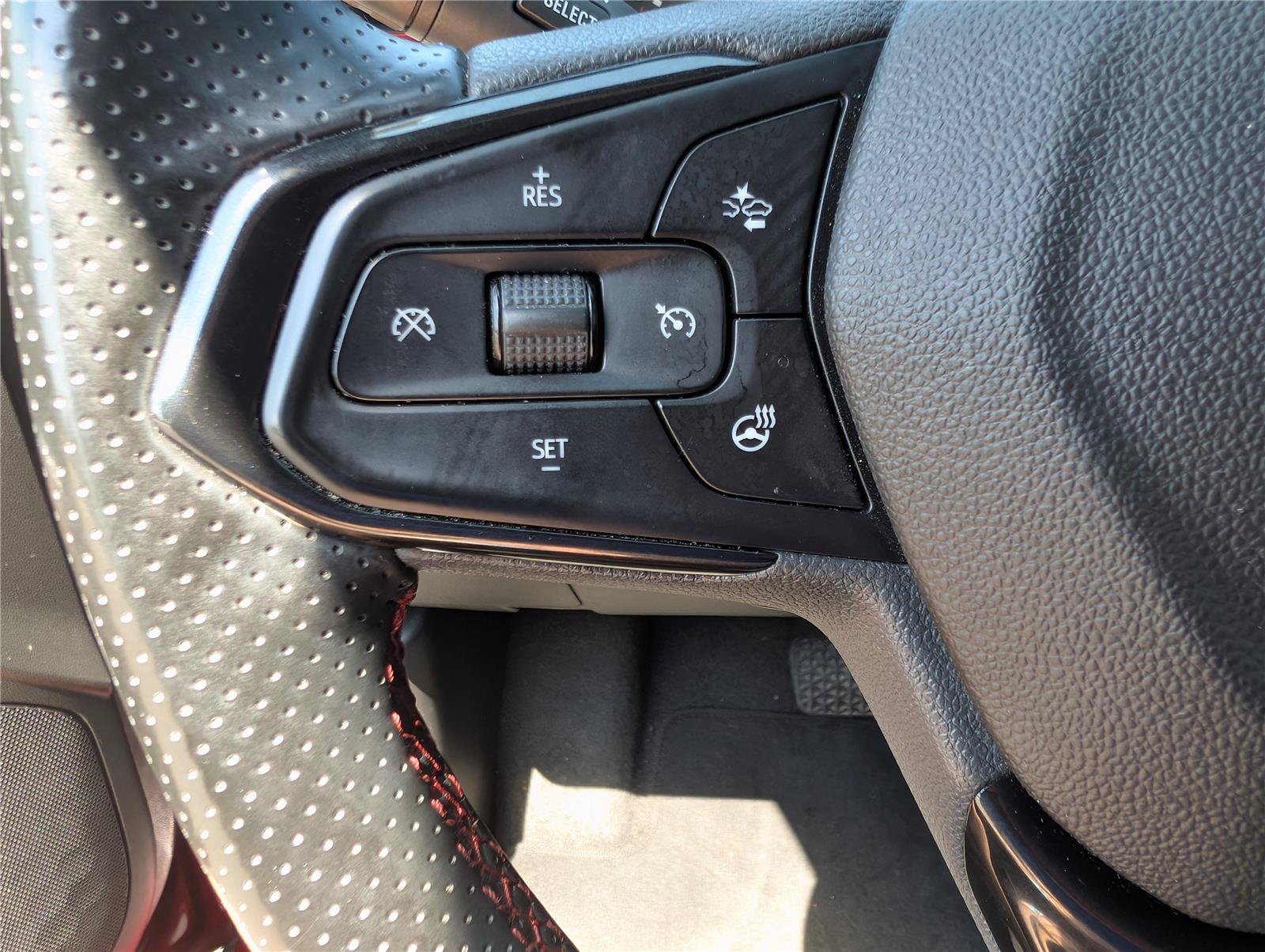 Used 2025 Chevrolet Trax RS w/ Driver Confidence Package FWD image 22