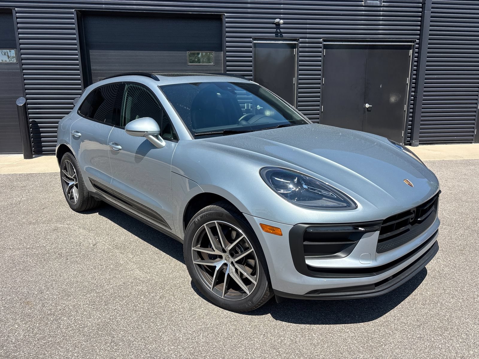 Used 2025 Porsche Macan AWD/4WD image 11