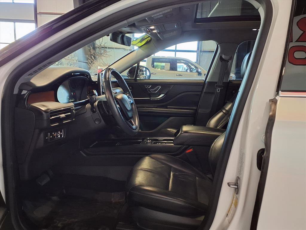 Used 2022 Lincoln Corsair Reserve w/ Sport Package image 18