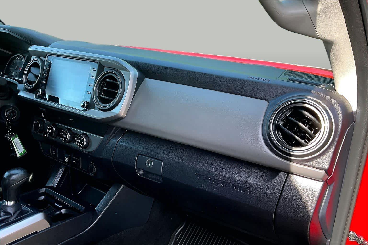 Certified 2020 Toyota Tacoma SR5 AWD/4WD image 17
