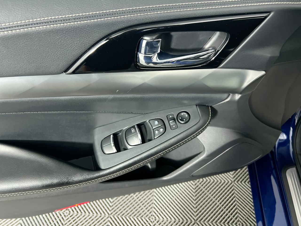 Used 2023 Nissan Maxima SV w/ Floor Mat Group FWD image 14