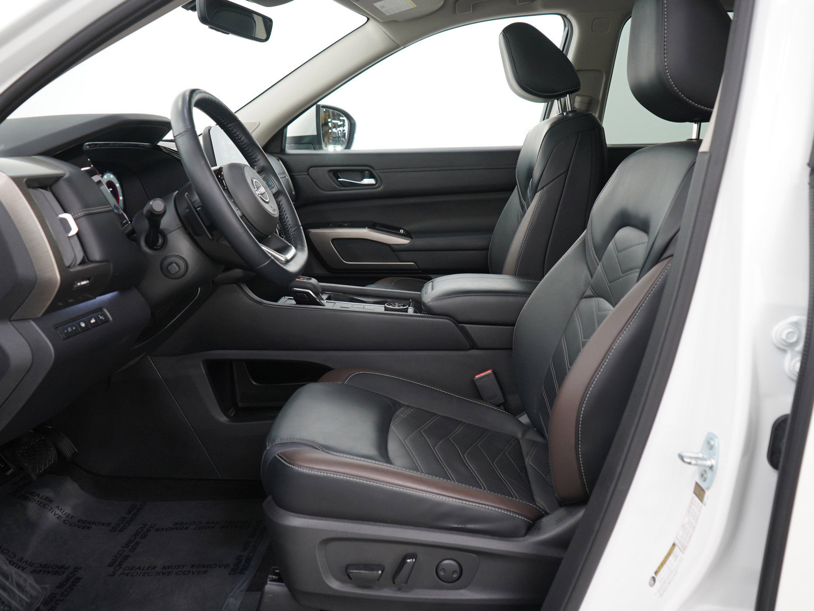 Used 2023 Nissan Pathfinder Platinum image 25