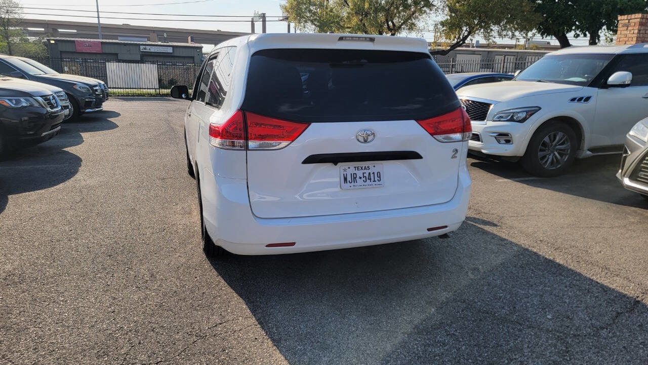 Used 2014 Toyota Sienna L FWD image 5