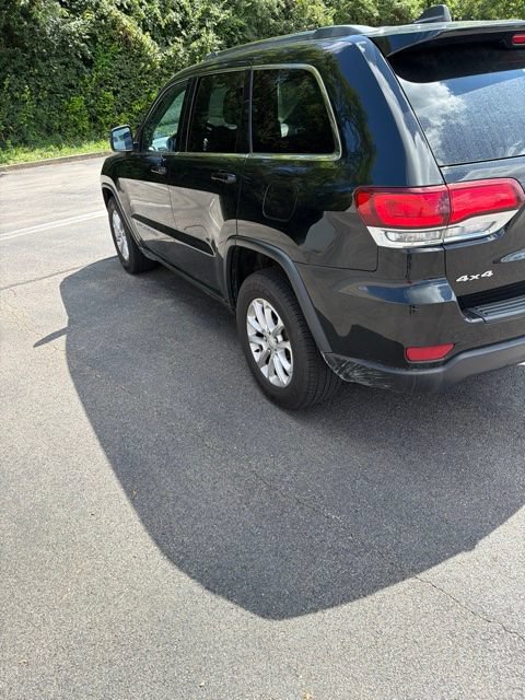 Used 2021 Jeep Grand Cherokee Laredo w/ Security & Convenience Group AWD/4WD image 3