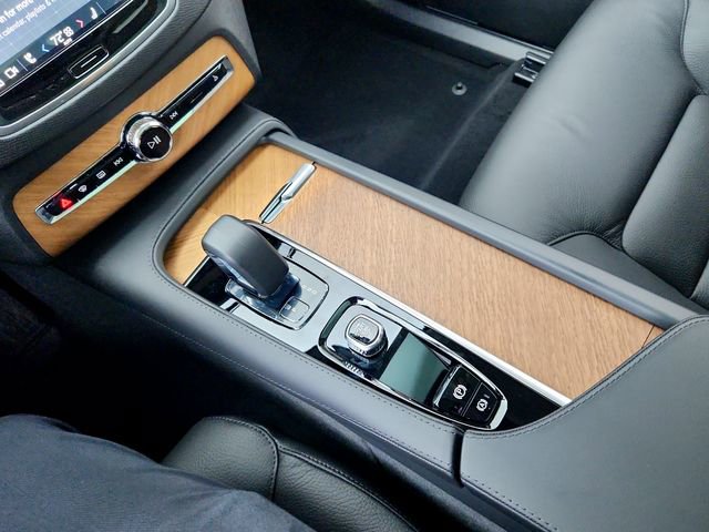 New 2025 Volvo XC90 B6 Plus w/ Protection Package Premier image 26