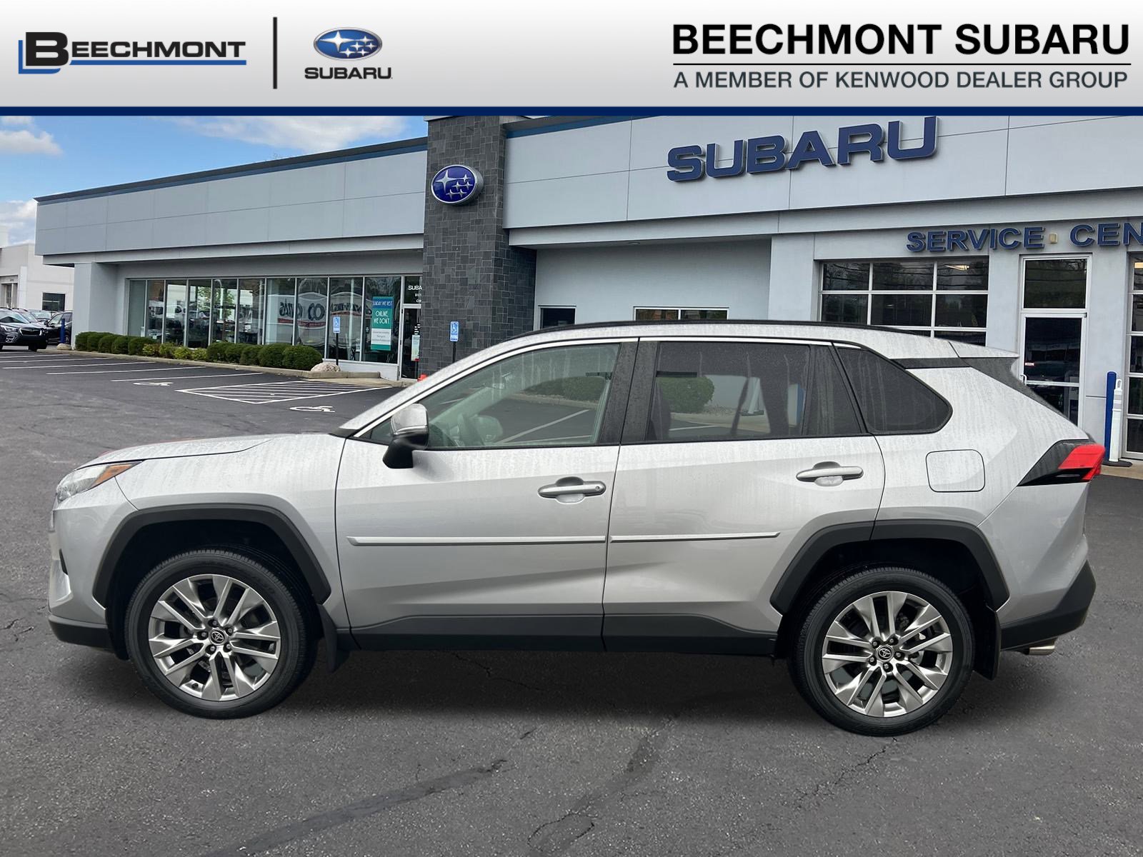 Used 2022 Toyota RAV4 XLE Premium image 4