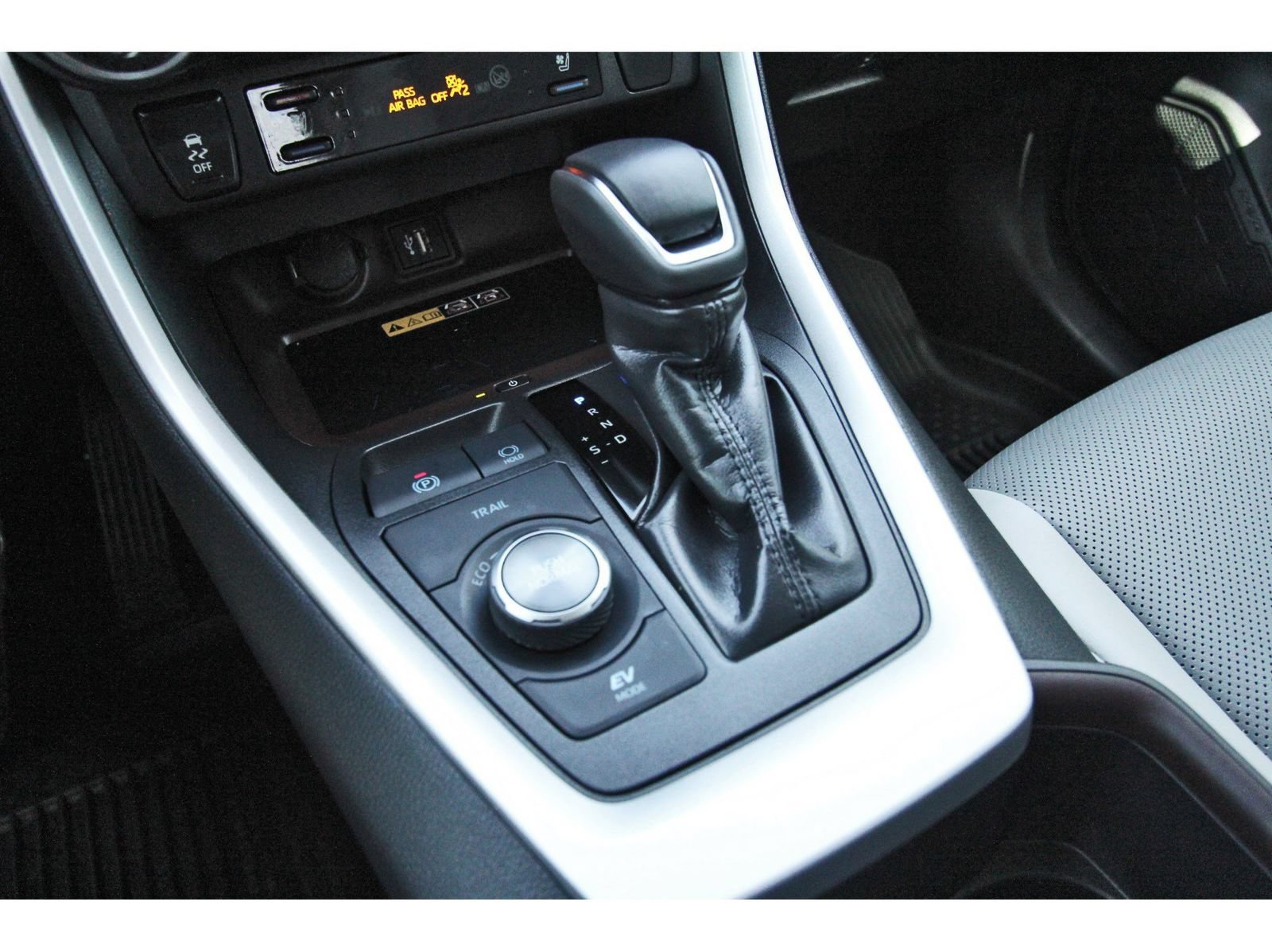 Used 2025 Toyota RAV4 Limited w/ Advanced Technology Package AWD/4WD image 30