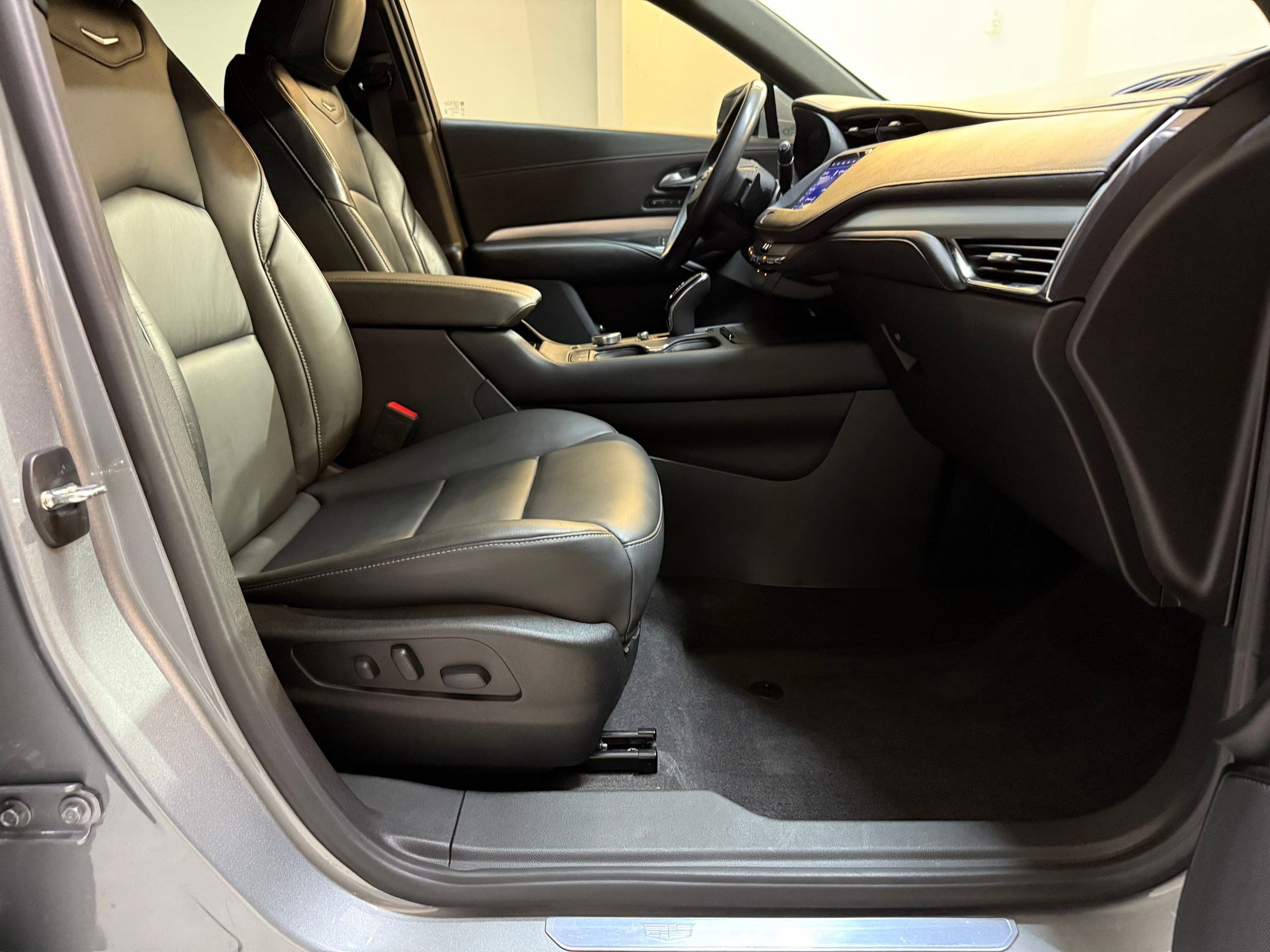 Certified 2023 Cadillac XT4 Premium Luxury image 46