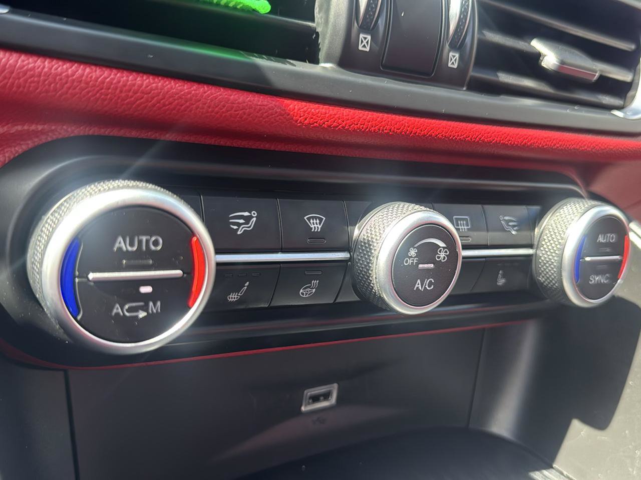 Used 2019 Alfa Romeo Giulia AWD w/ Cold Weather Package image 24