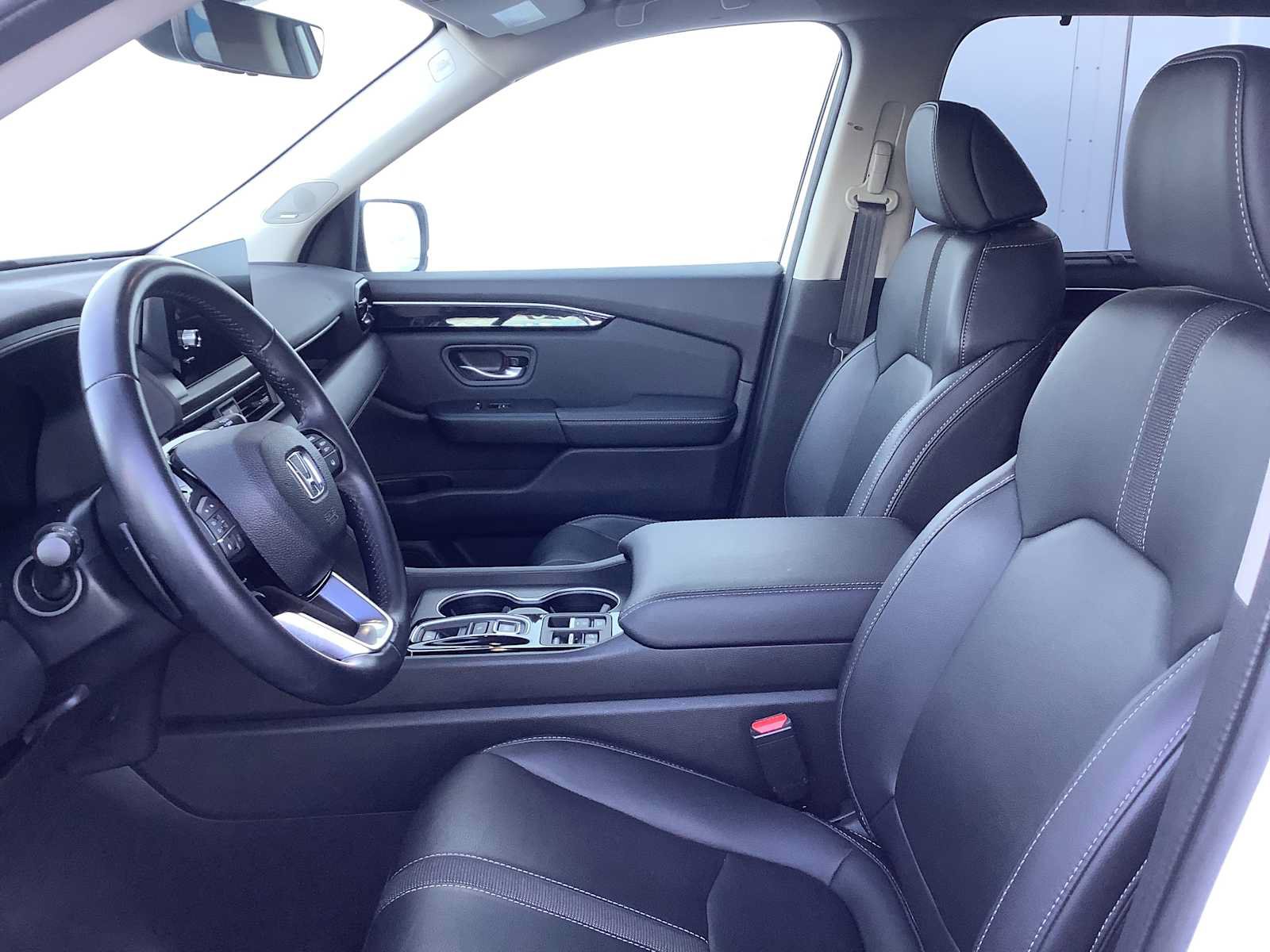 Used 2024 Honda Pilot Touring image 2