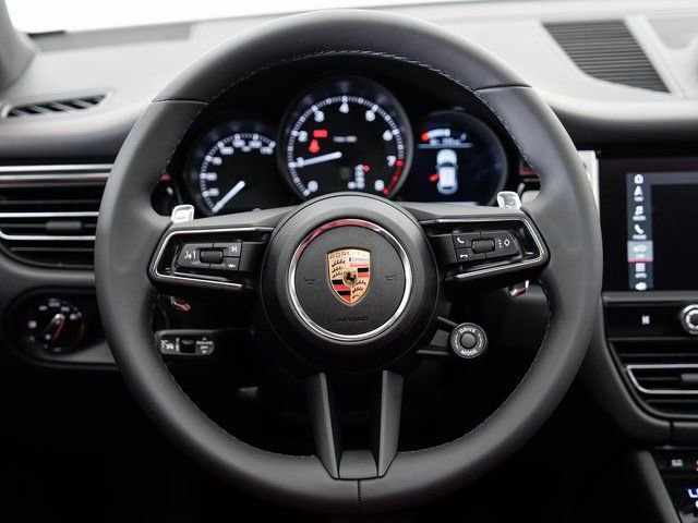 Certified 2025 Porsche Macan AWD/4WD image 13