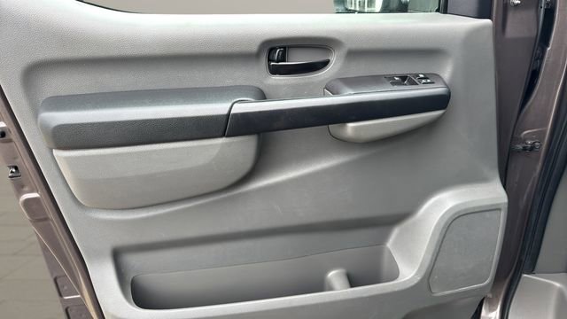 Used 2015 Nissan NV 3500 SL image 10