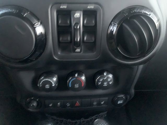 Used 2015 Jeep Wrangler Unlimited Sahara image 20