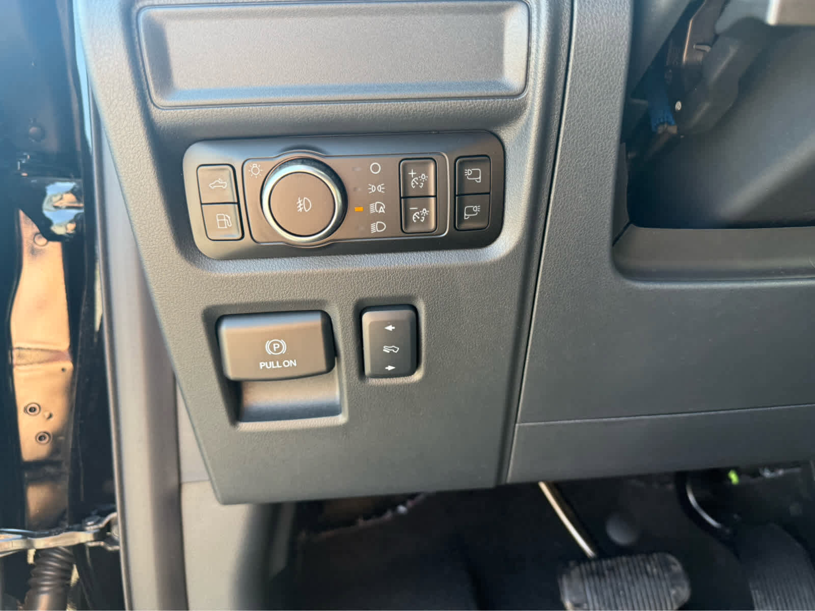 New 2025 Ford F150 Lariat w/ Equipment Group 501A Mid image 16