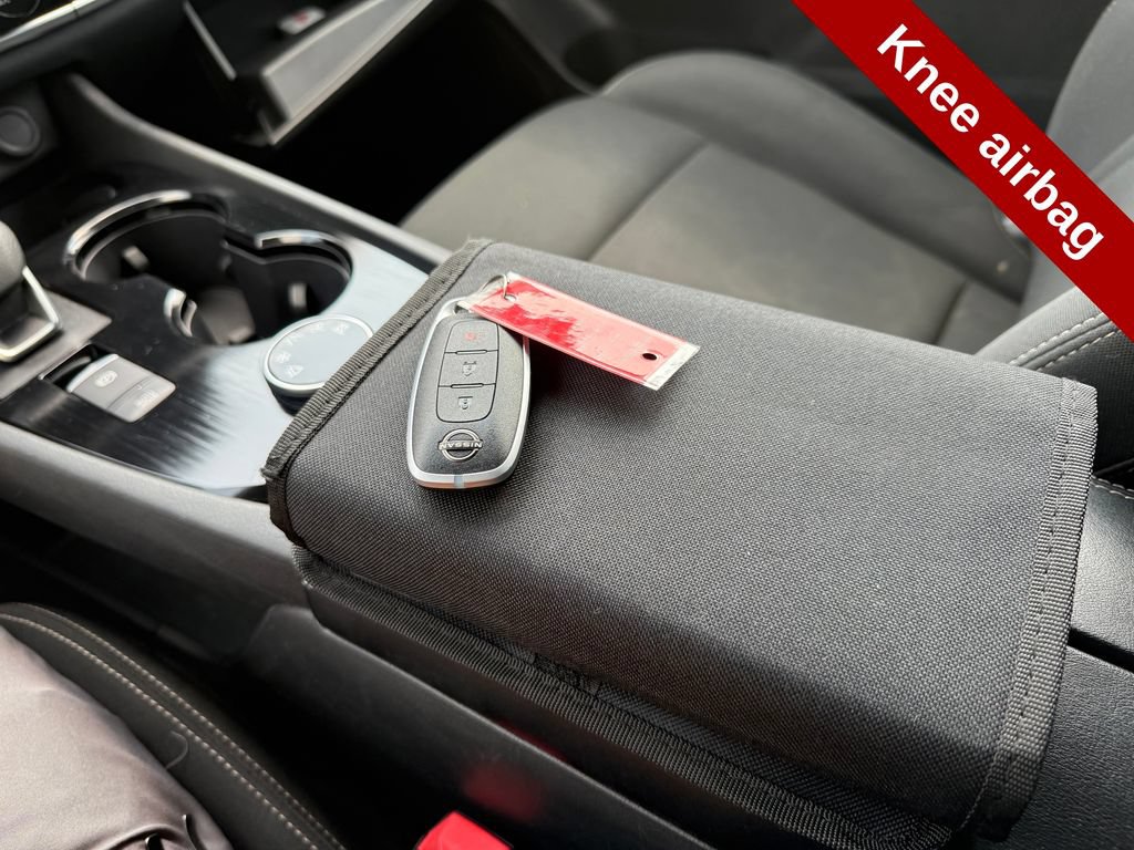 Used 2023 Nissan Rogue S AWD/4WD image 30