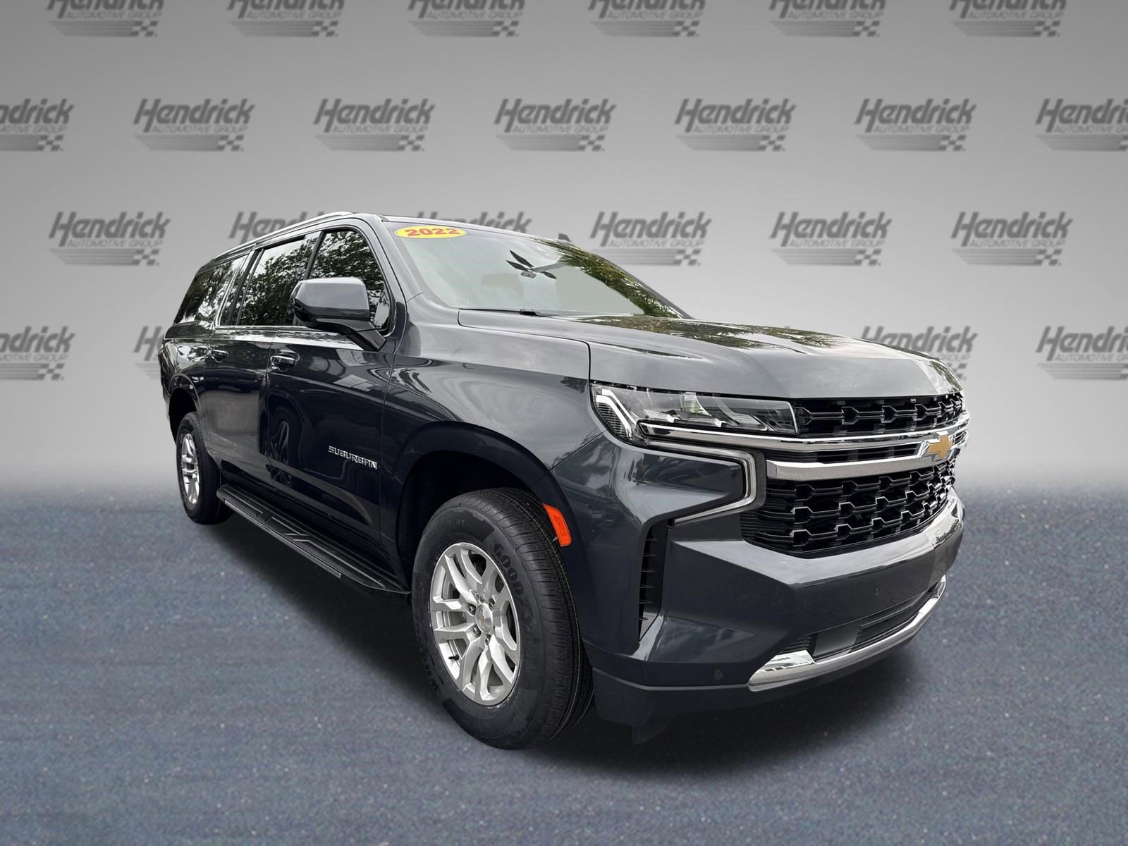 Used 2022 Chevrolet Suburban LS RWD image 2
