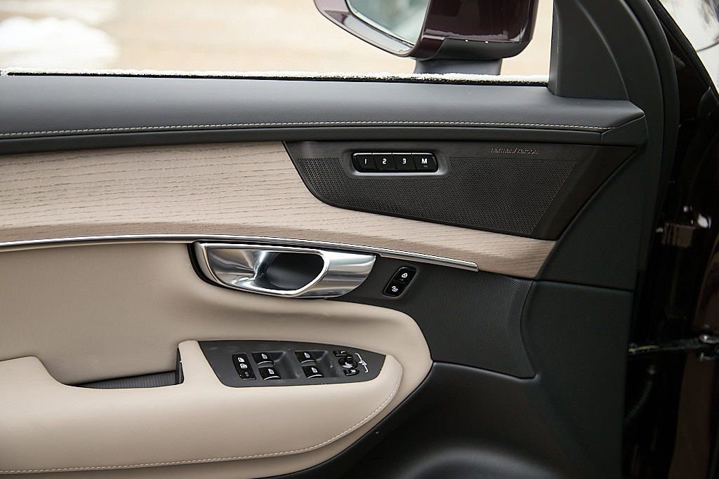 New 2026 Volvo XC90 T8 Ultra w/ Protection Package image 11