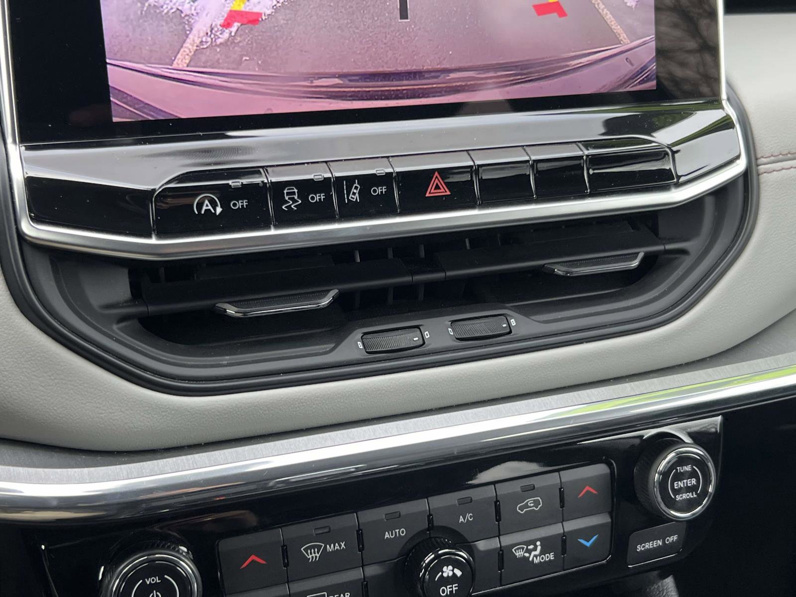 Used 2022 Jeep Compass Limited image 18