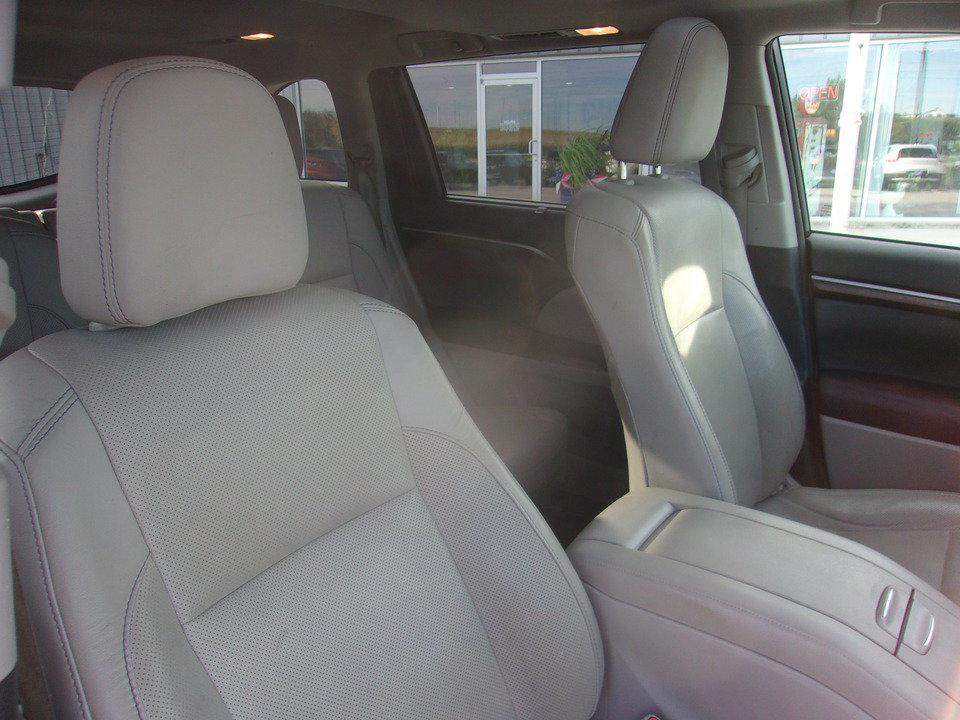 Used 2014 Toyota Highlander Limited AWD/4WD image 13