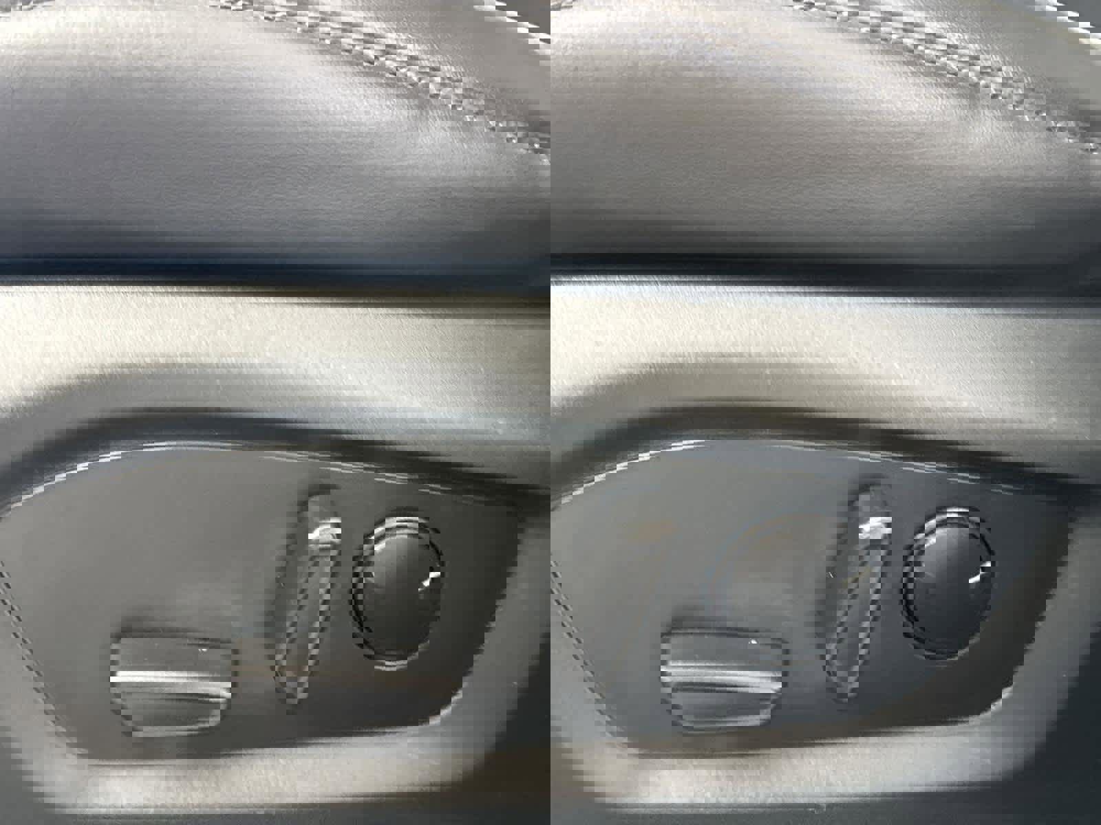 Used 2022 Ford Explorer XLT w/ Equipment Group 202A image 12