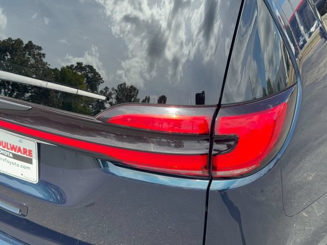Used 2023 Chrysler Pacifica Limited w/ Uconnect Theater Family Group AWD/4WD image 11